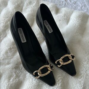 Steve Madden Black and Gold Heels with Elegant Chain Detail